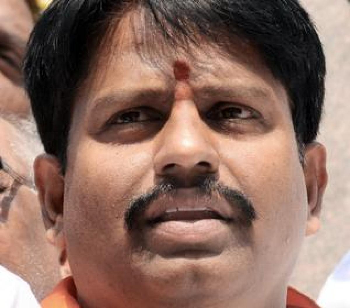 BJP leader Yennam Srinivas resigns; to join TRS